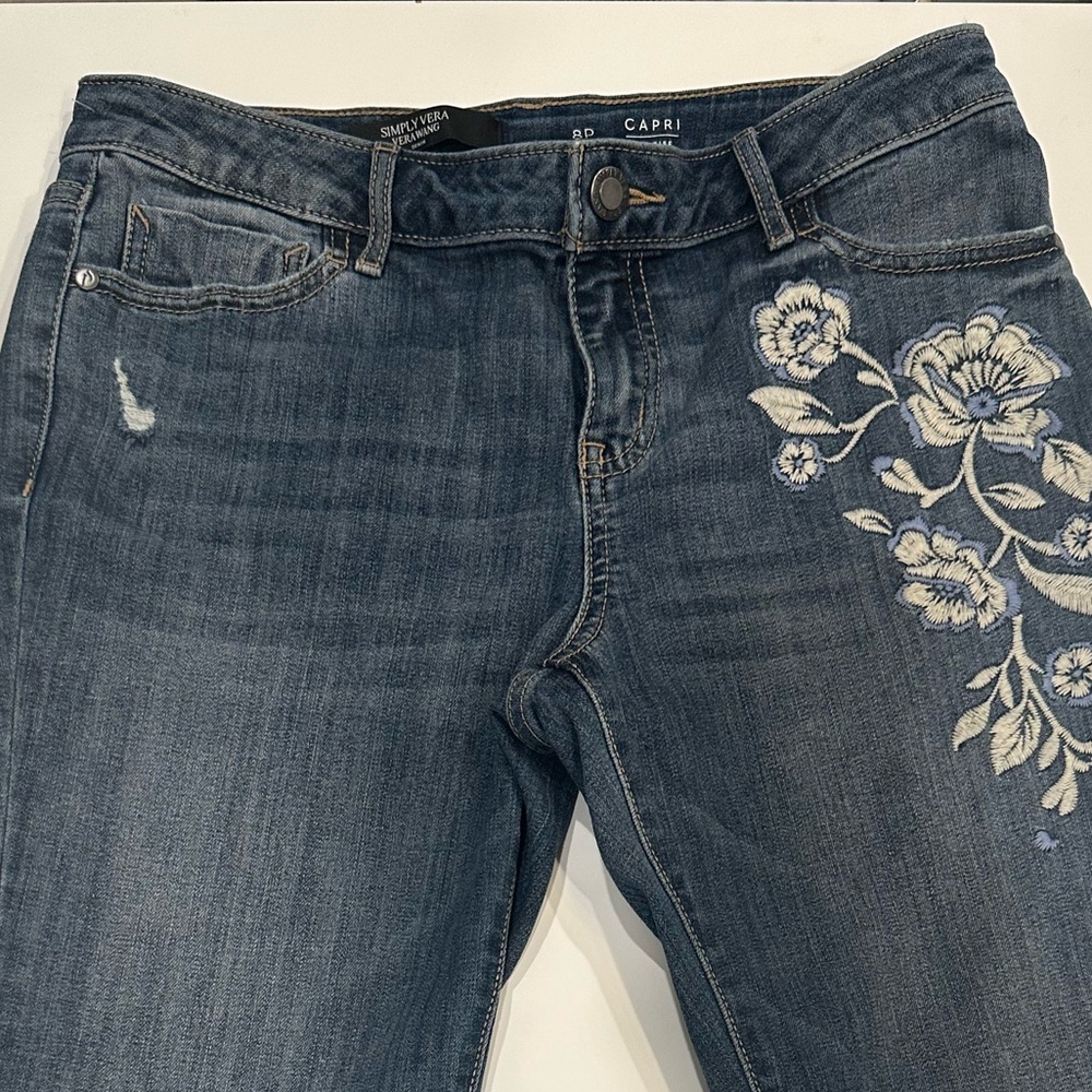 Simply Vera Vera Wang Blue Floral Embroidered Cropped Jeans - Picture 8 of 9